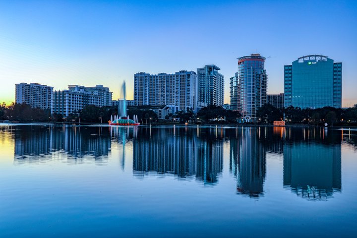Moderne Gebäude am Eola See