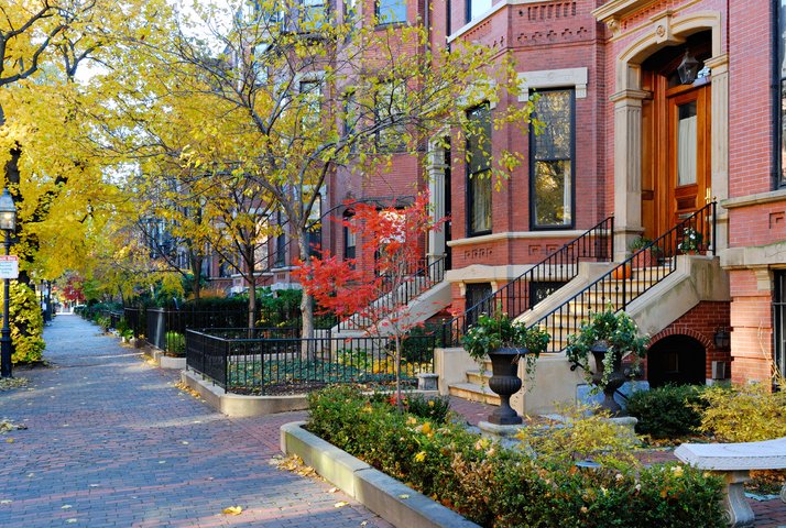 Back Bay, Boston Straße mit Häuser und Bäumen