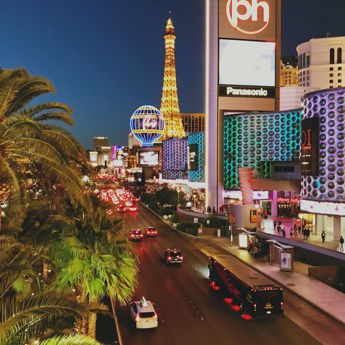 USA Reise - Las Vegas Straße bei Nacht
