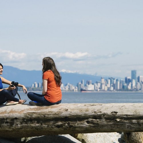 Kanada Reise - Vancouver Skyline mit Menschen